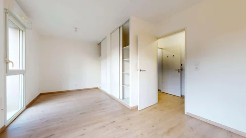 Dairenin tamamı konumu 6 Rue de Koufra, 44300 Nantes, France, 7 16 görüntüsü