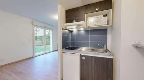 Dairenin tamamı konumu 6 Rue de Koufra, 44300 Nantes, France, 8 16 görüntüsü