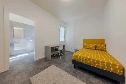 Chambre privée à Via Giulio Togni, 14, 25122 Brescia BS, Italy, image 7 de 12