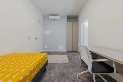 Chambre privée à Via Giulio Togni, 14, 25122 Brescia BS, Italy, image 8 de 12