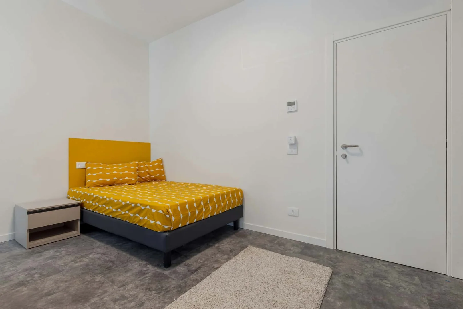 Chambre confortable pour étudiants disponible dans 