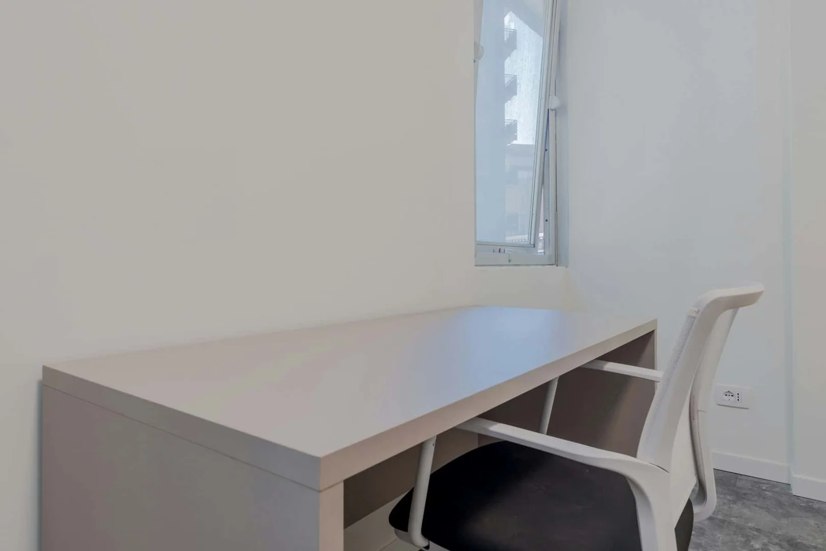 Chambre abordable pour les étudiants avec un bon éclairage dans 