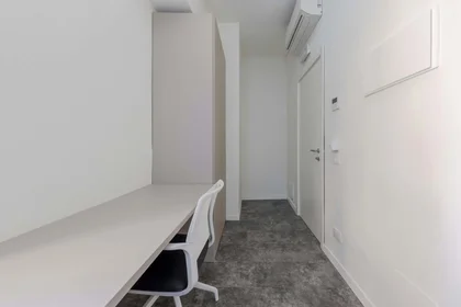 Chambre privée à Via Giulio Togni, 14, 25122 Brescia BS, Italy, image 4 de 9