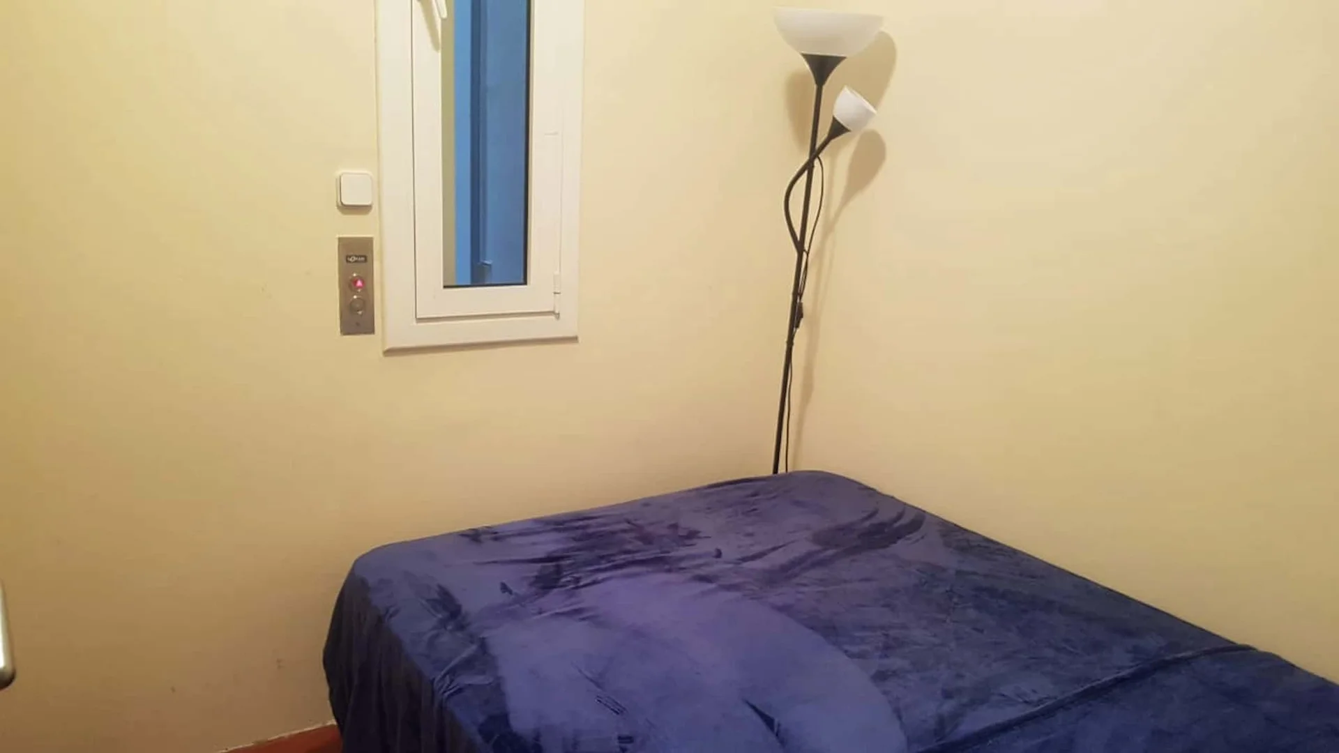 Zimmer in Studentenwohnung in  zu vermieten, voll möbliert