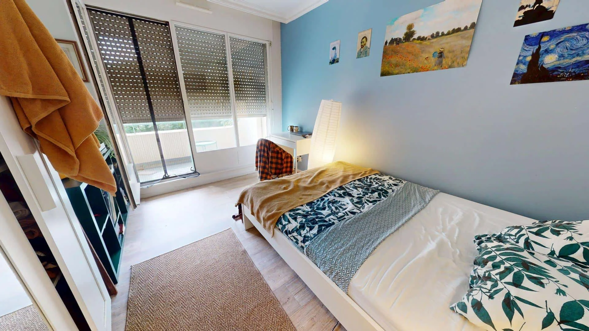 Quarto de estudante confortável e espaçoso em 
