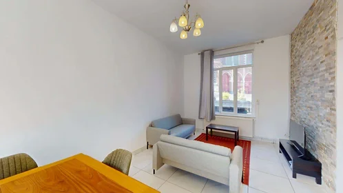 Chambre privée à 9 Parv. Saint-Jean Baptiste, 59100 Roubaix, France, image 11 de 30