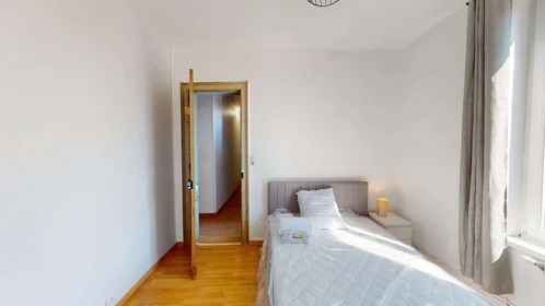 Chambre privée à 9 Parv. Saint-Jean Baptiste, 59100 Roubaix, France, image 5 de 30