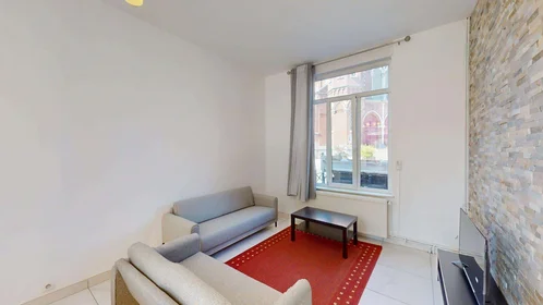 Chambre privée à 9 Parv. Saint-Jean Baptiste, 59100 Roubaix, France, image 8 de 30