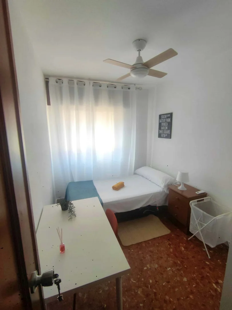 Quarto amigo do estudante em  com comodidades modernas