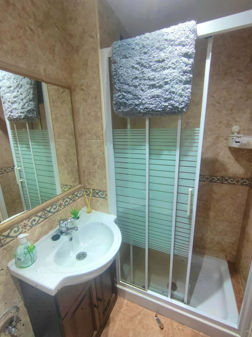 Quarto de estudante económico com localização conveniente em 