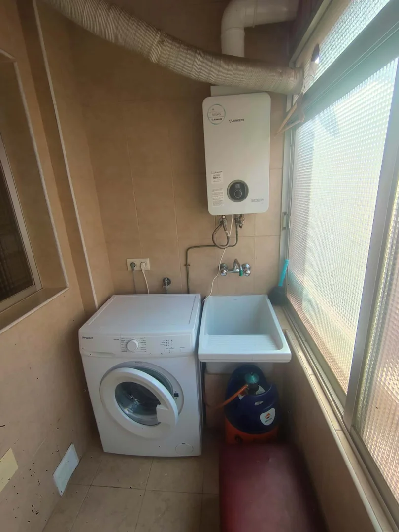 Quarto de estudante confortável e espaçoso em 