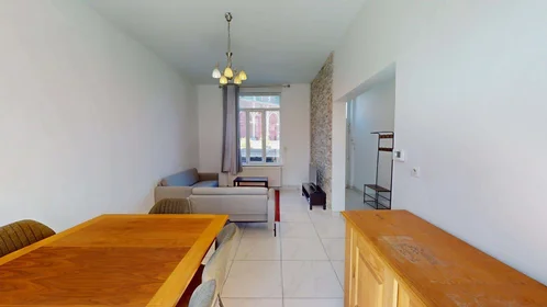 Chambre privée à 9 Parv. Saint-Jean Baptiste, 59100 Roubaix, France, image 12 de 30