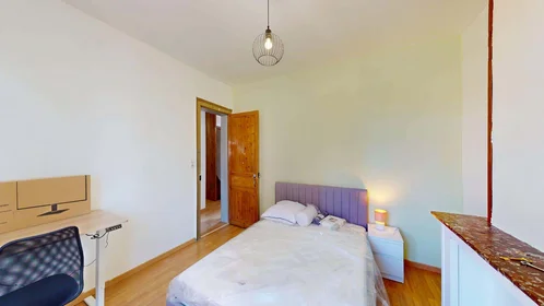 Chambre privée à 9 Parv. Saint-Jean Baptiste, 59100 Roubaix, France, image 3 de 30