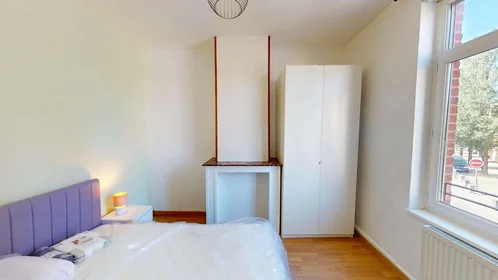 Chambre privée à 9 Parv. Saint-Jean Baptiste, 59100 Roubaix, France, image 5 de 30