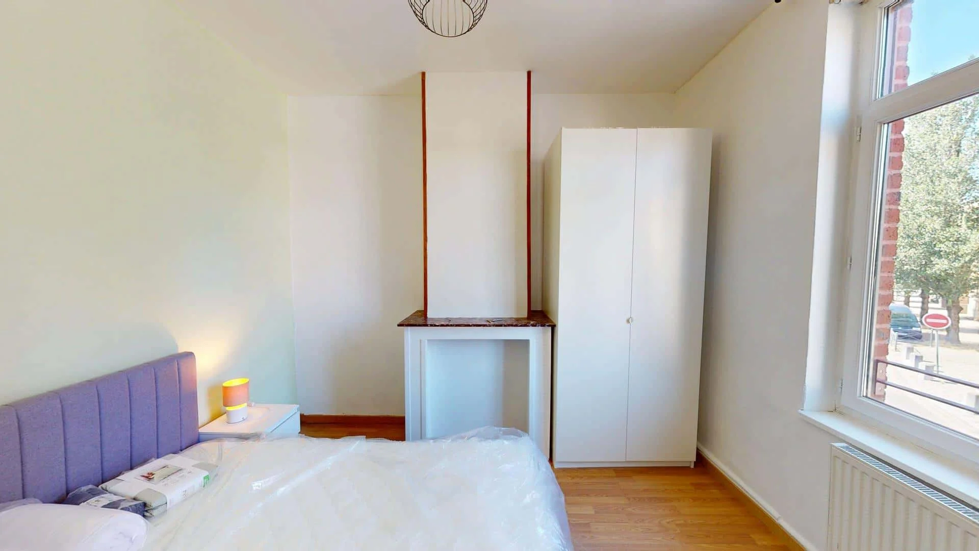 Chambre confortable pour étudiants disponible dans