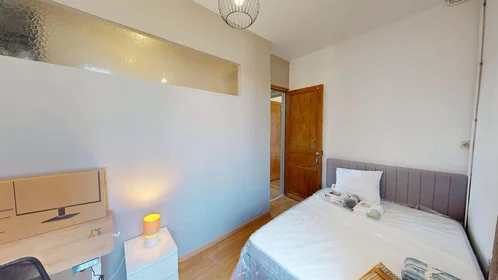 Chambre privée à 9 Parv. Saint-Jean Baptiste, 59100 Roubaix, France, image 2 de 30