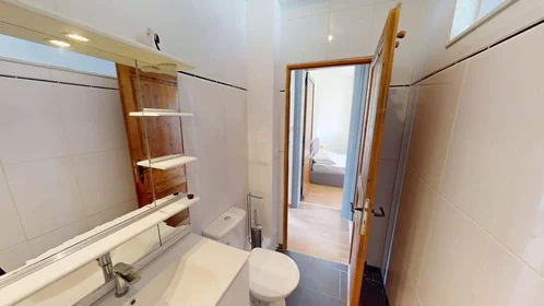 Chambre privée à 9 Parv. Saint-Jean Baptiste, 59100 Roubaix, France, image 20 de 30