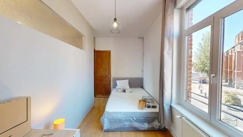 Chambre privée à 9 Parv. Saint-Jean Baptiste, 59100 Roubaix, France, image 4 de 30