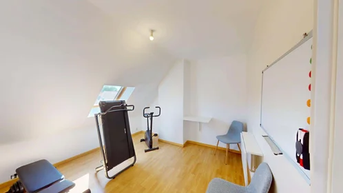 Chambre privée à 9 Parv. Saint-Jean Baptiste, 59100 Roubaix, France, image 16 de 30