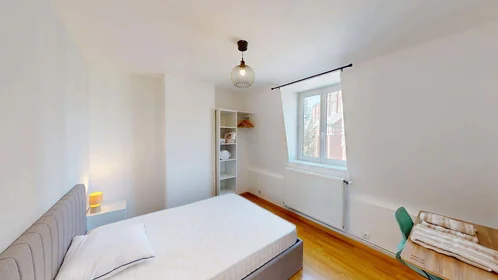 Chambre privée à 9 Parv. Saint-Jean Baptiste, 59100 Roubaix, France, image 3 de 30