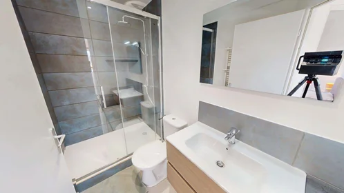 Chambre privée à 9 Parv. Saint-Jean Baptiste, 59100 Roubaix, France, image 22 de 30
