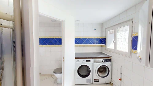 Chambre privée à 9 Parv. Saint-Jean Baptiste, 59100 Roubaix, France, image 25 de 30