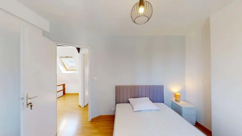Chambre privée à 9 Parv. Saint-Jean Baptiste, 59100 Roubaix, France, image 4 de 30