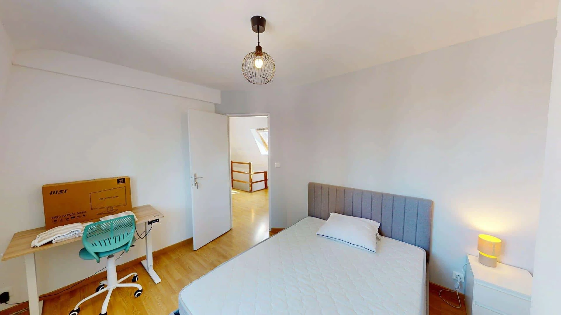 Chambre d'étudiant économique avec emplacement pratique dans