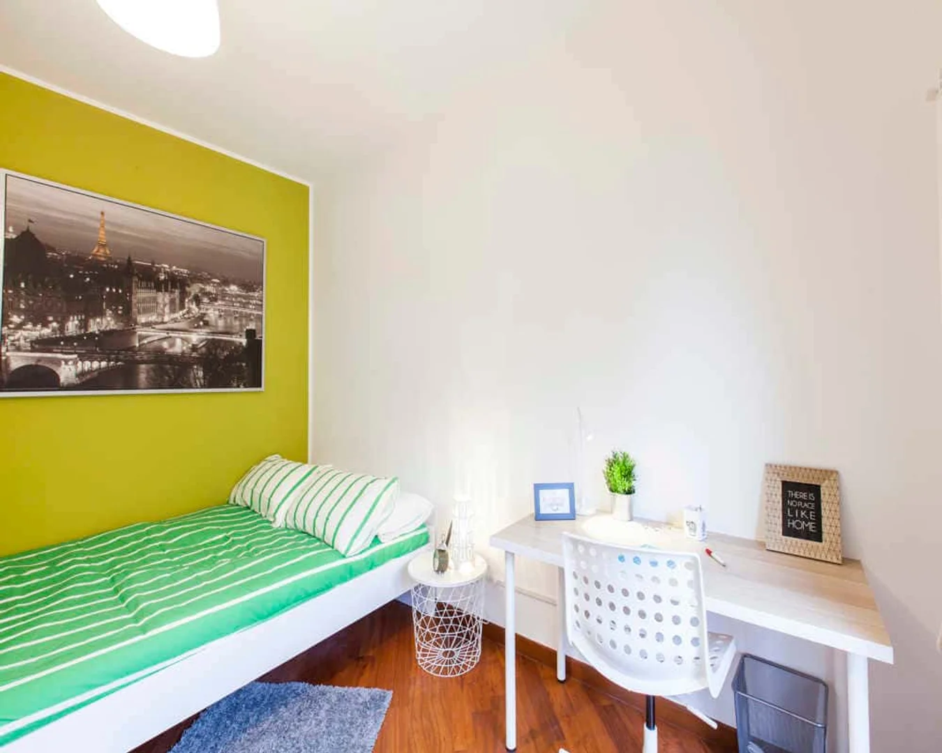 Habitación para estudiantes en  con área de estudio y facilidades compartidas
