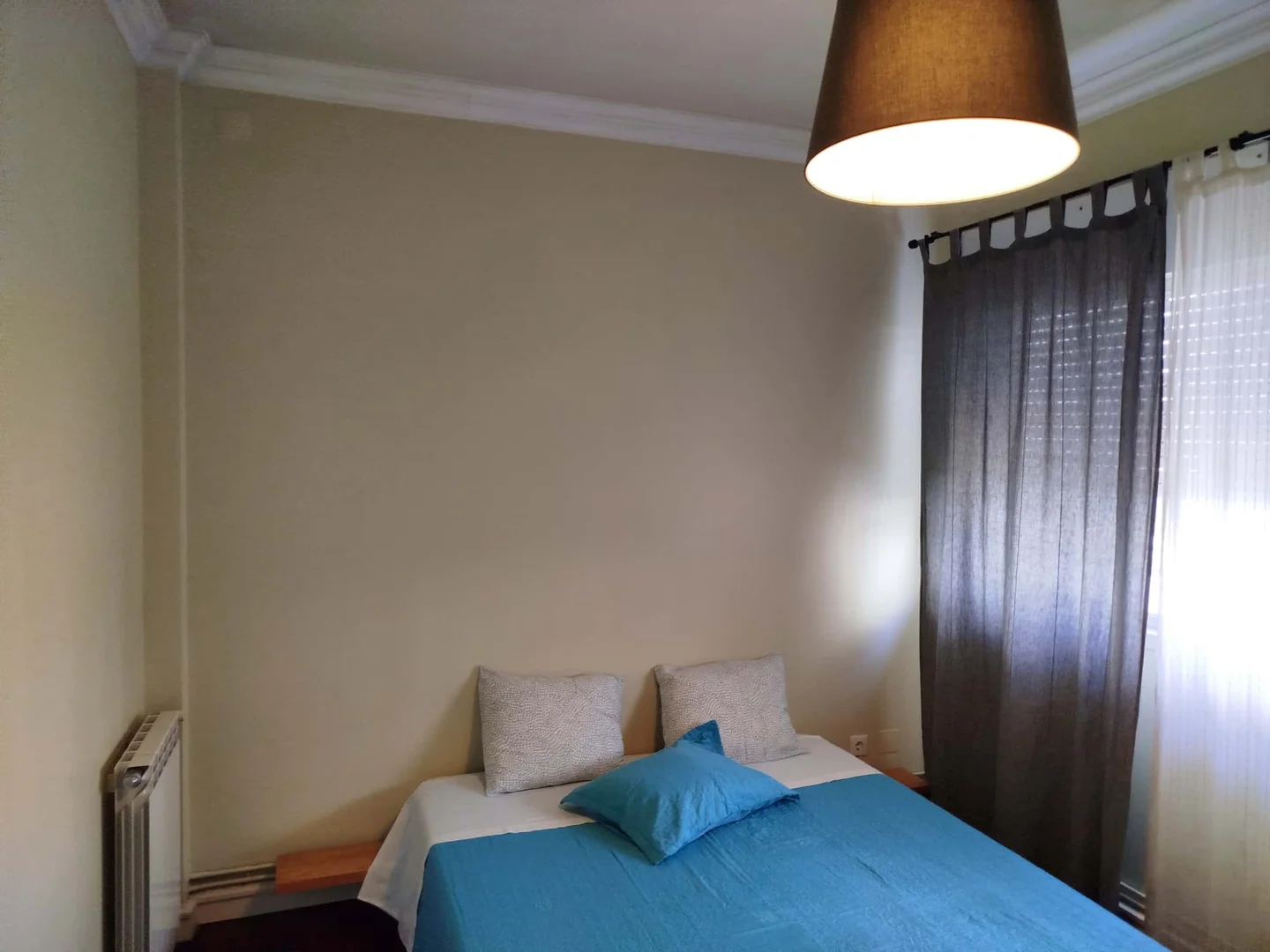 Comfortable and spacious student room in 