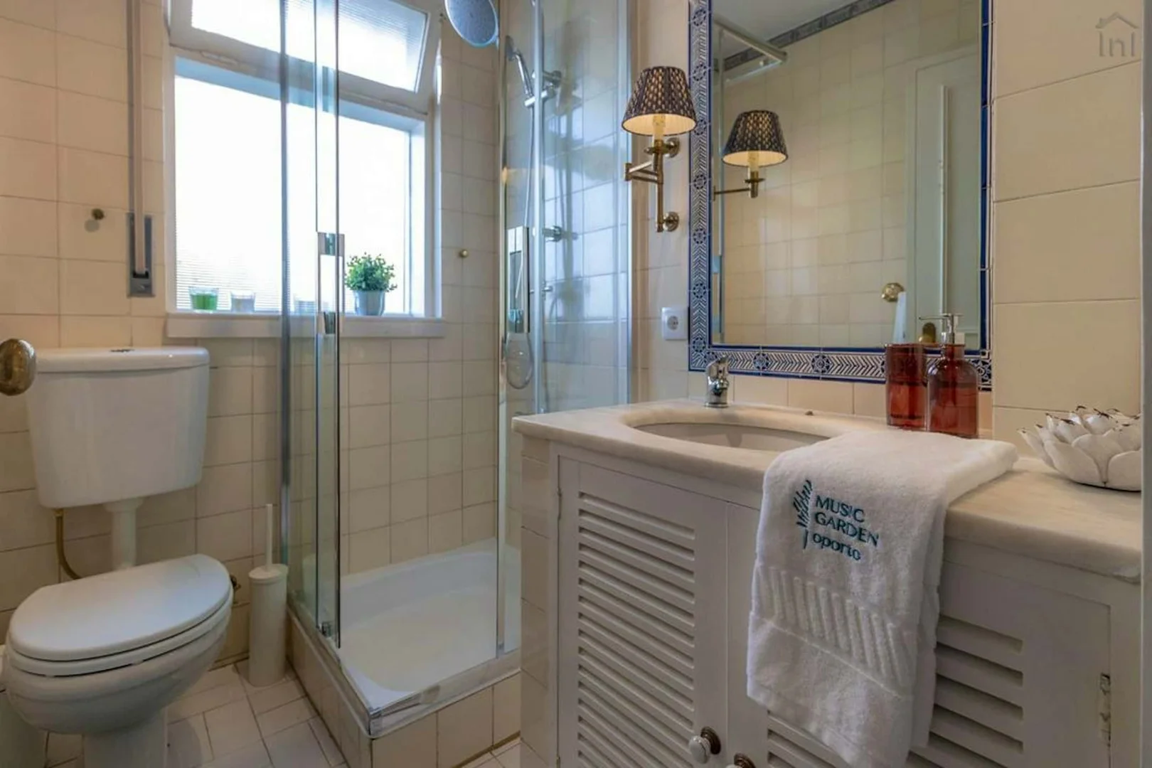 Student-friendly room in  with modern amenities