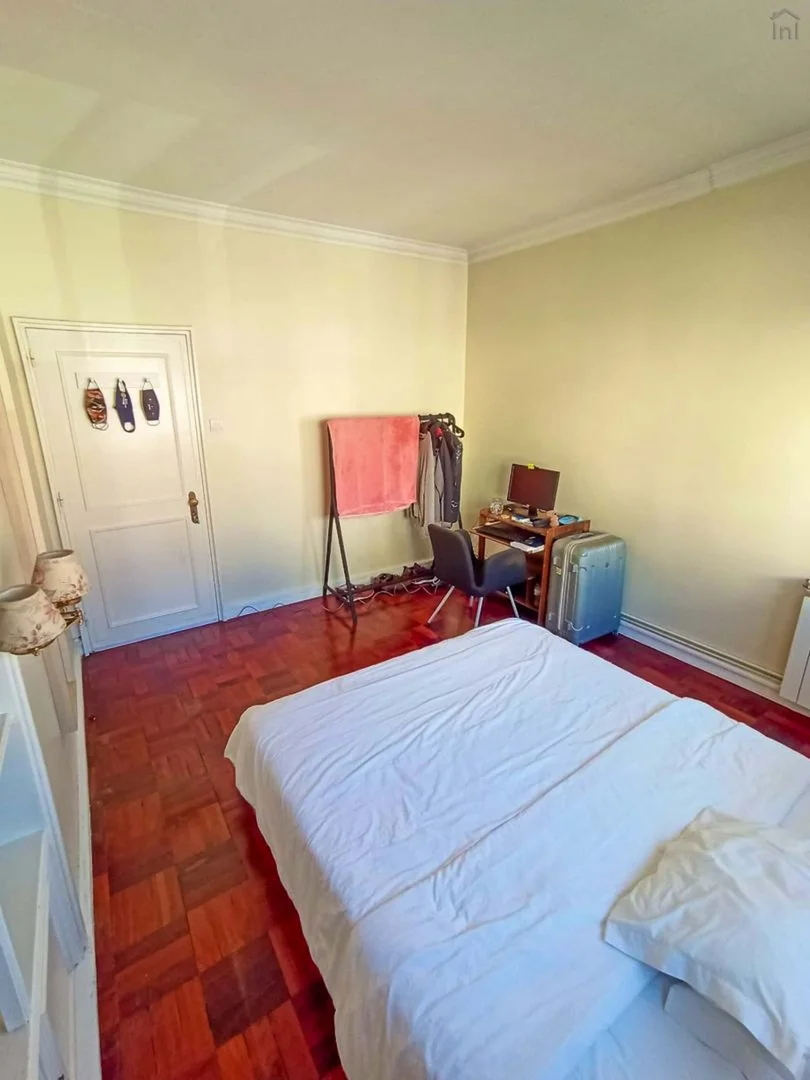 Student-friendly room in  with modern amenities