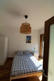 Stanza privata in R. Académico Futebol Club 73, 4200-602 Porto, Portugal, immagine 1 di 44