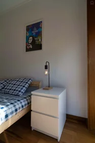Stanza privata in R. Académico Futebol Club 73, 4200-602 Porto, Portugal, immagine 5 di 44