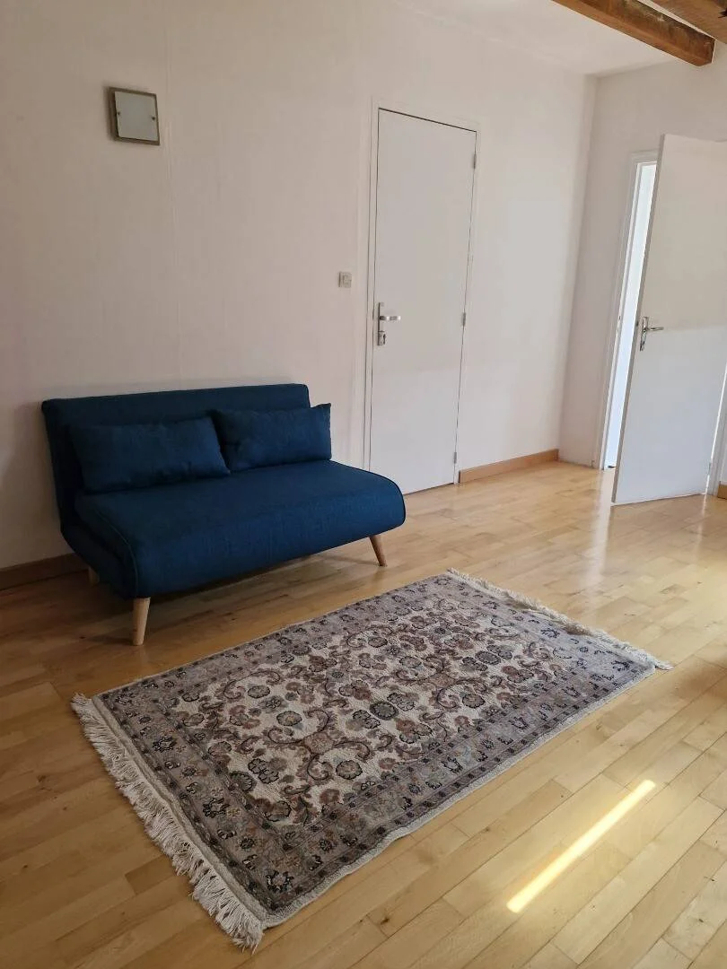 Quarto de estudante em  com área de estudo e instalações partilhadas