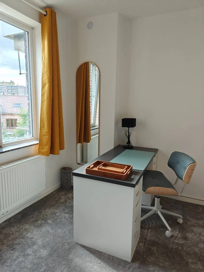 Economical student room with convenient location in 