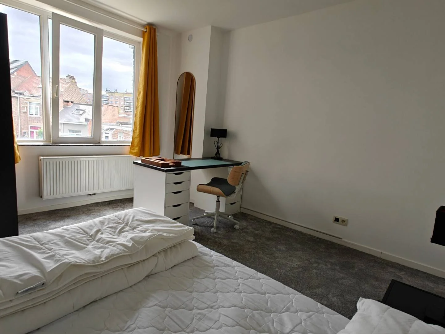 Affordable room for students with ample lighting in 