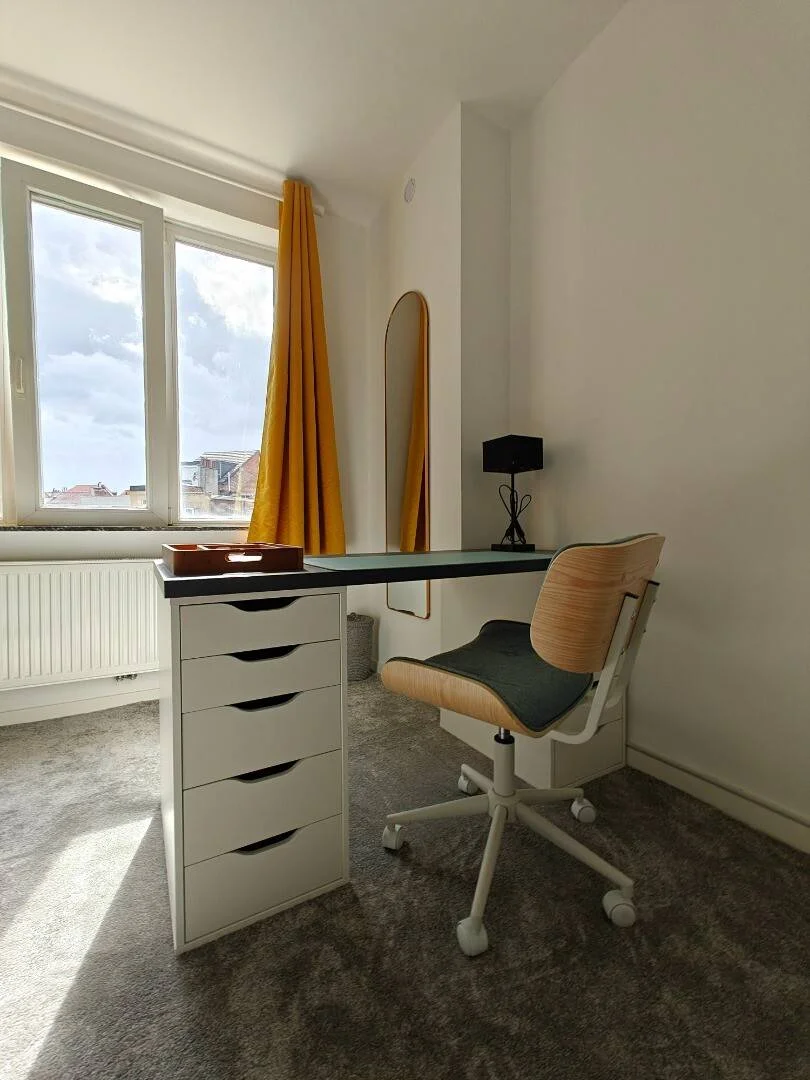 Functional student room perfect for studying in 