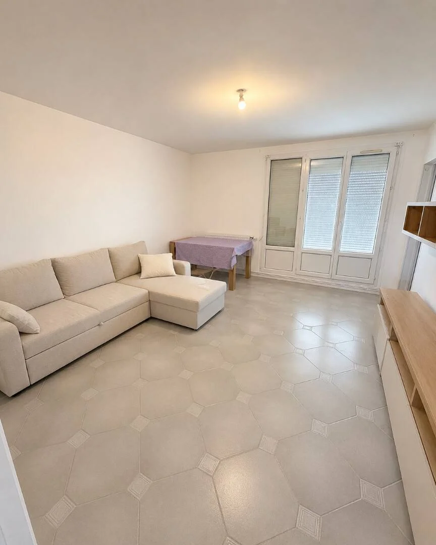 Habitación en apartamento estudiantil en alquiler en , completamente amueblado