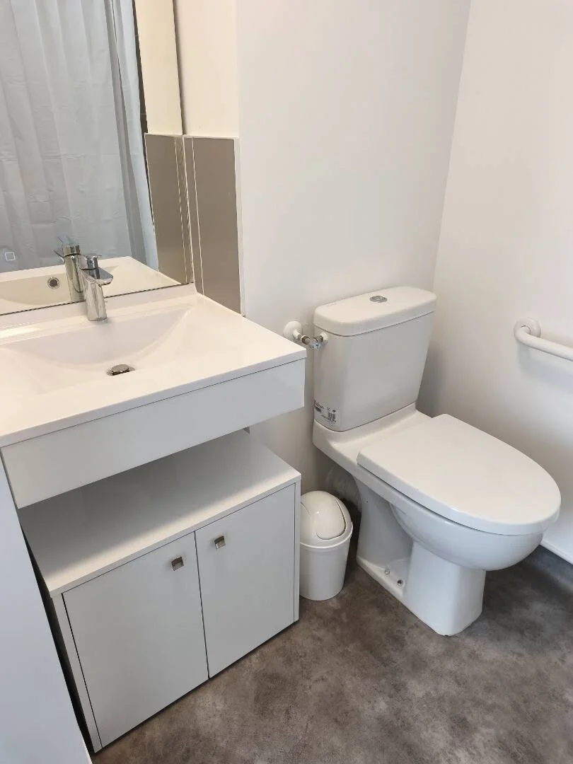 Chambre abordable pour les étudiants avec un bon éclairage dans 