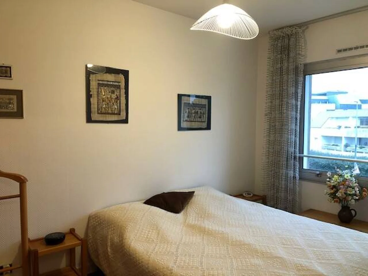 Chambre d'étudiant lumineuse et aérée avec accès facile à l'université dans 