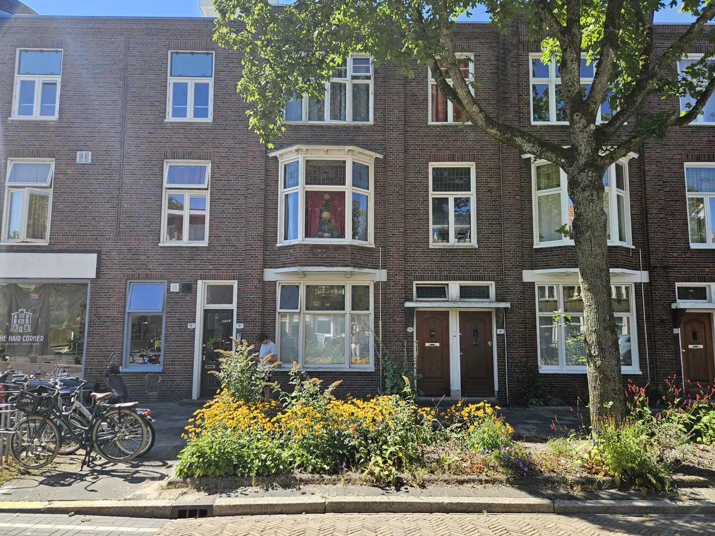 Chambre d'étudiant à  avec espace d'étude et installations communes