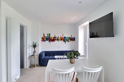 Quarto privado em Rue de Suède, imagem 2 de 13