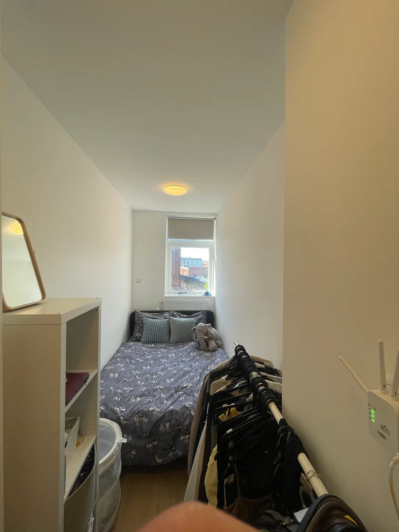 Budget-friendly student room close to campus in 