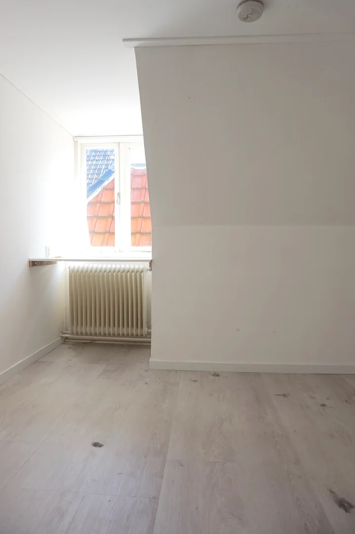 Chambre d'étudiant à  avec espace d'étude et installations communes
