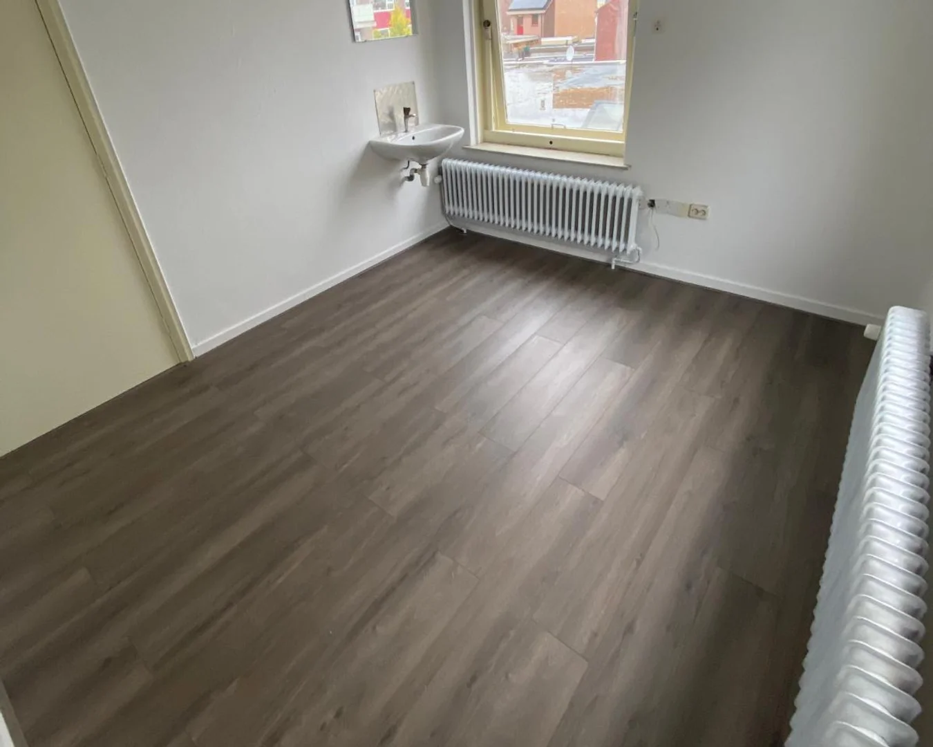 'da üniversiteye kolay erişime sahip aydınlık ve havadar öğrenci odası