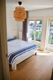 Apartamento inteiro em Witte de Withstraat, imagem 1 de 7