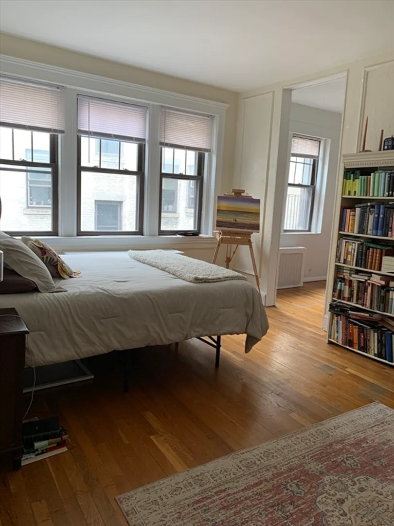 Minimalist student studio in  with efficient layout