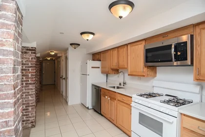 Logement entier en résidence à 240, Franklin St., Unit B2, Central Square, Cambridge, MA, 02139, image 15 de 17