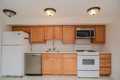 Logement entier en résidence à 240, Franklin St., Unit B2, Central Square, Cambridge, MA, 02139, image 8 de 17
